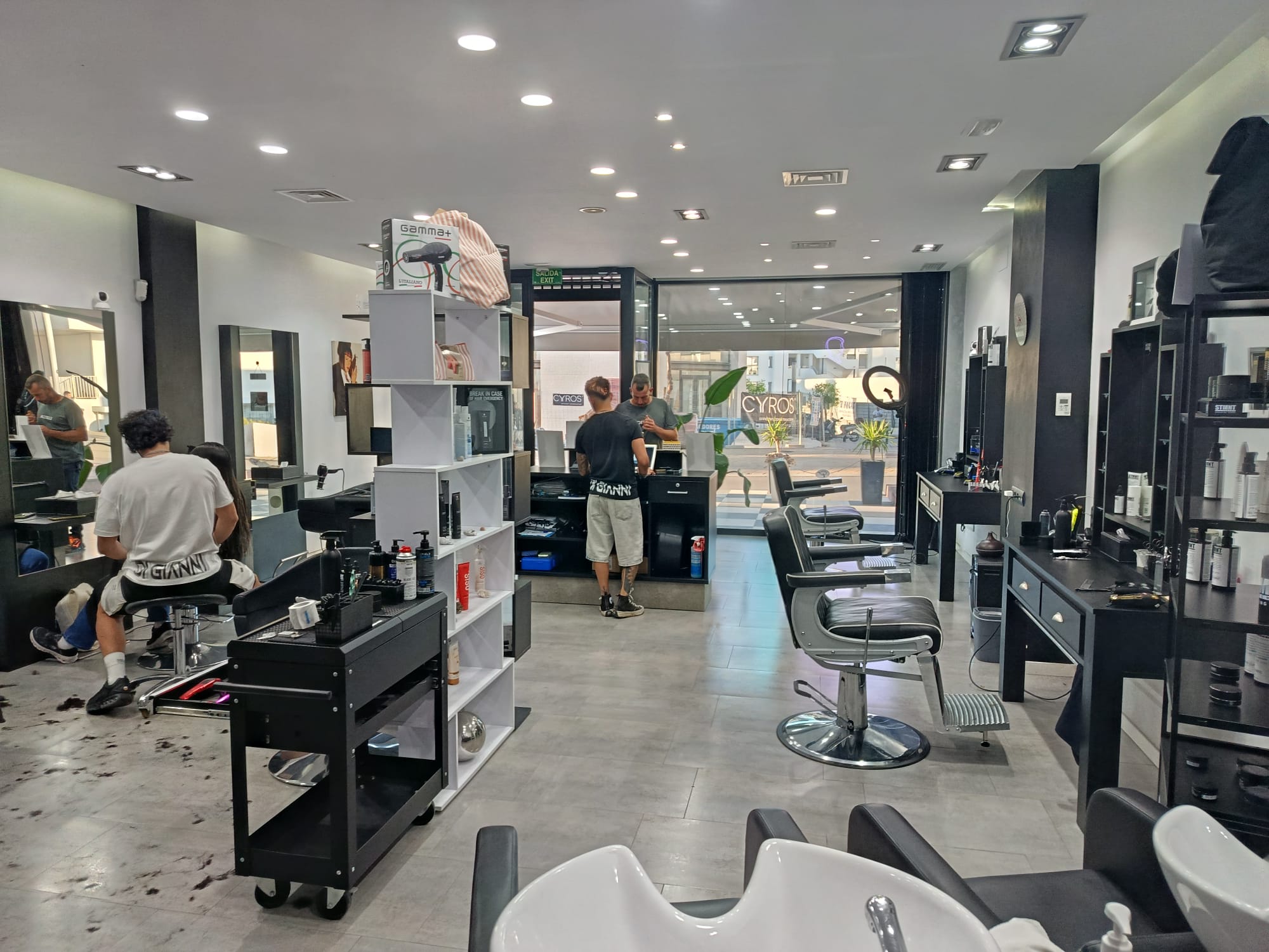 Di Gianni interior lleno